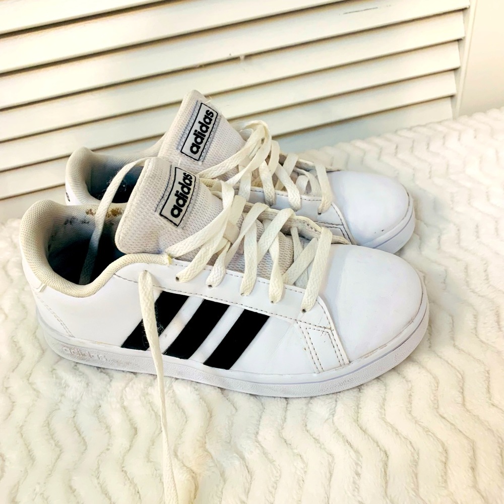 Kids’ Adidas Little Kid Grand Court Sneaker Size 2 US, White